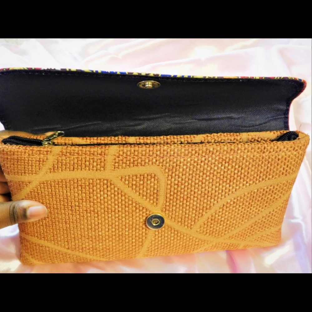 Handmade Kenyan Clutch - Picture 3 of 3